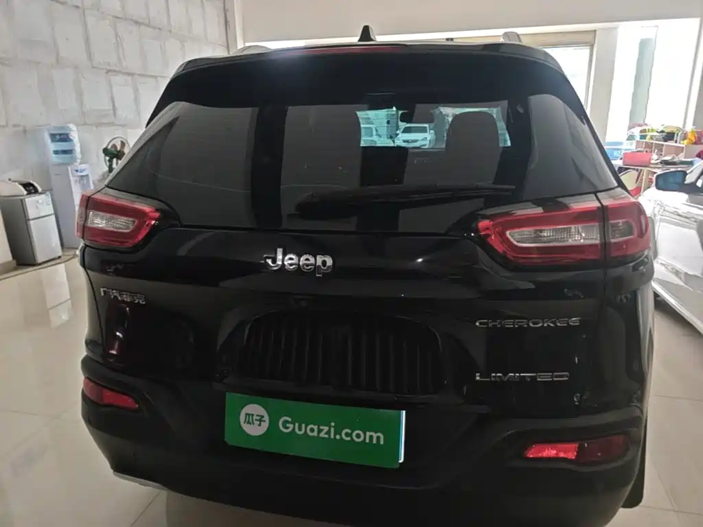 Jeep Cherokee 2018 — фото 6