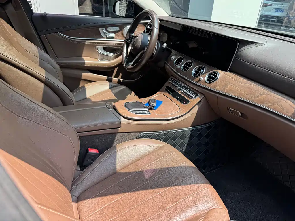 Mercedes-Benz E-Class 2023 — фото 7
