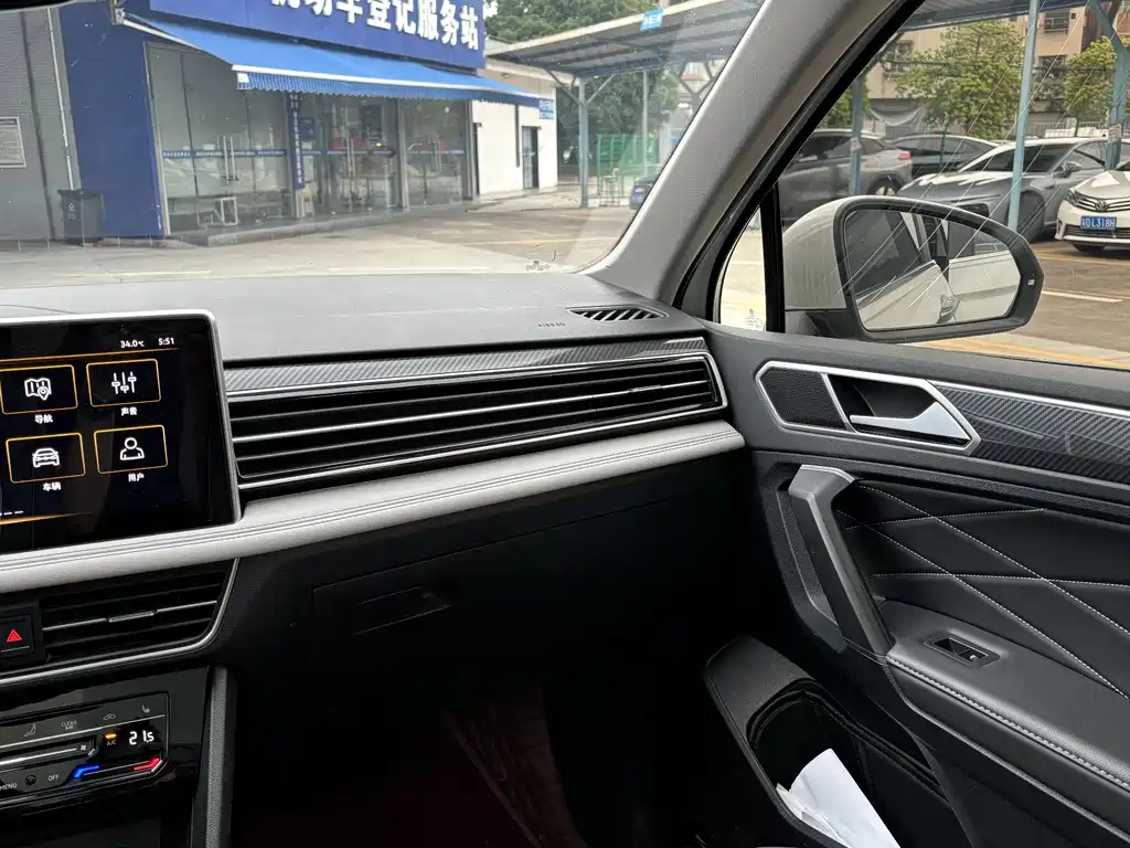 Volkswagen Tiguan L 2023 — фото 15