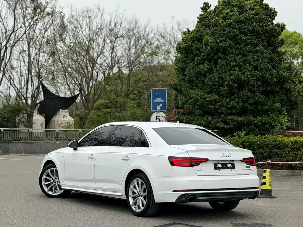 Audi A4L 2018