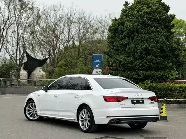 Audi A4L 2018