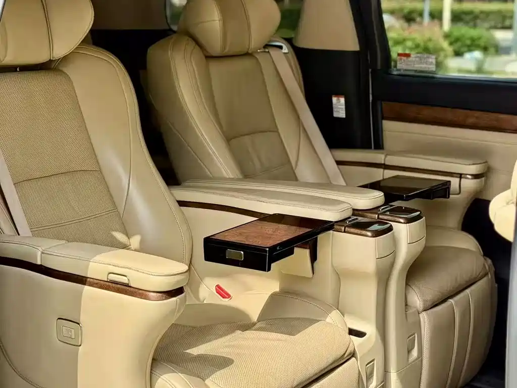 Toyota Alphard 2017 — фото 3