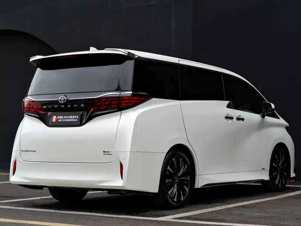 Toyota Alphard 2024 — фото 16