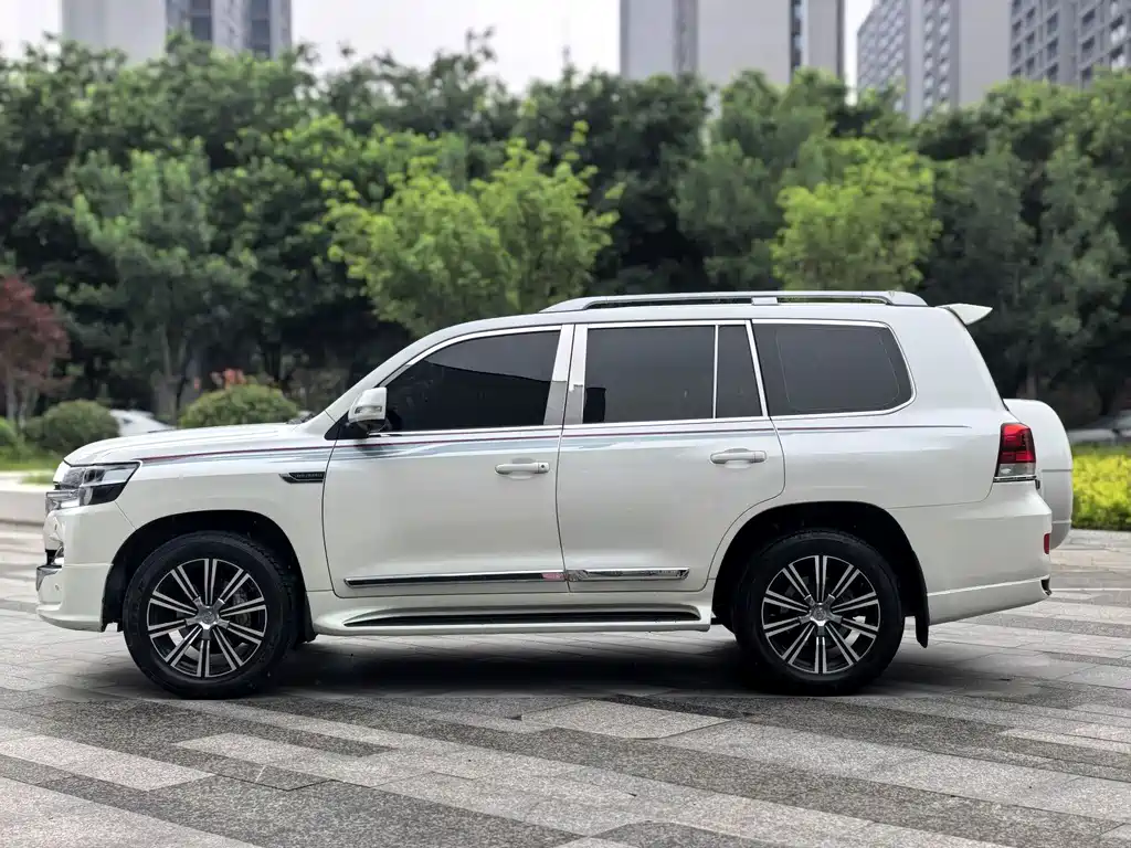 Toyota Land Cruiser 2020 — фото 8