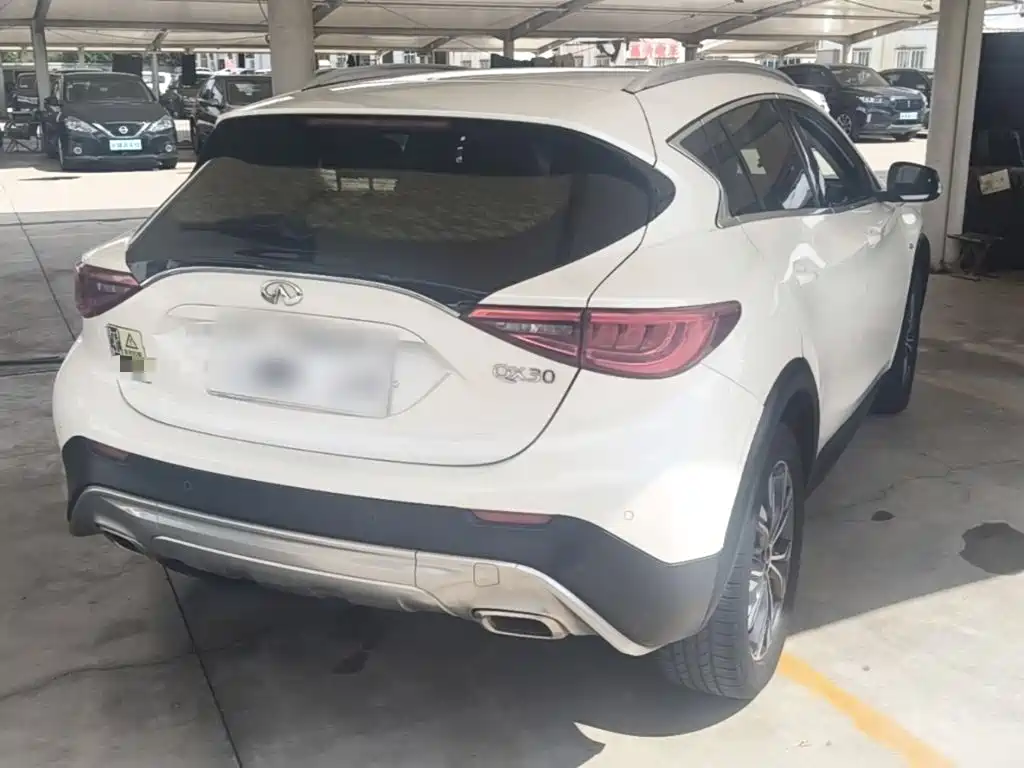 Infiniti QX30 2017 — фото 7