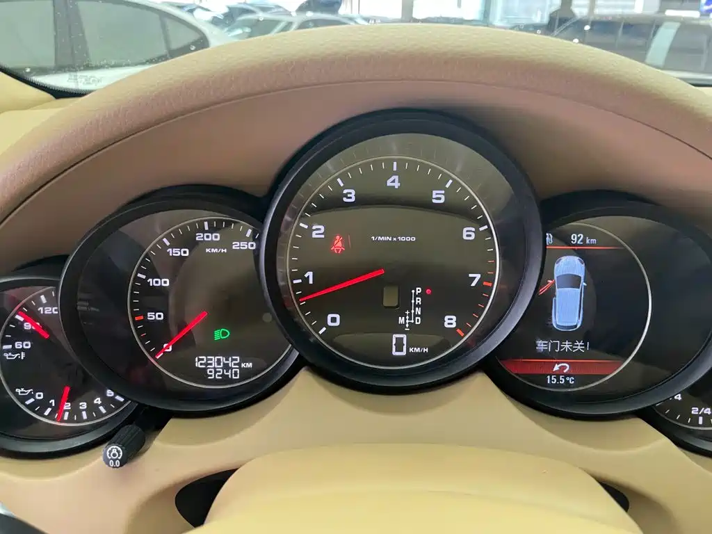 Porsche Cayenne 2014 — фото 16