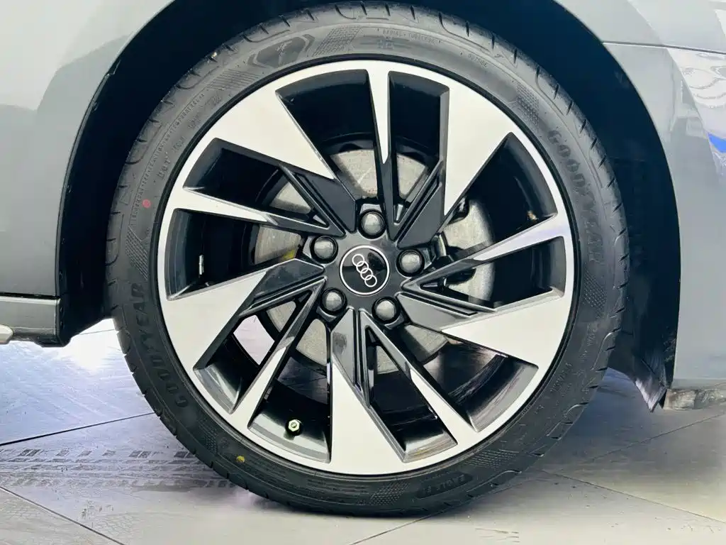 Audi A3 2023 — фото 10