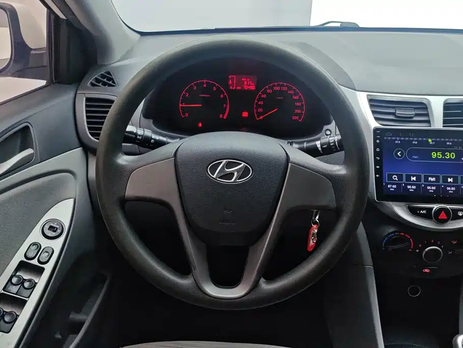 Hyundai Accent 2014 — фото 15