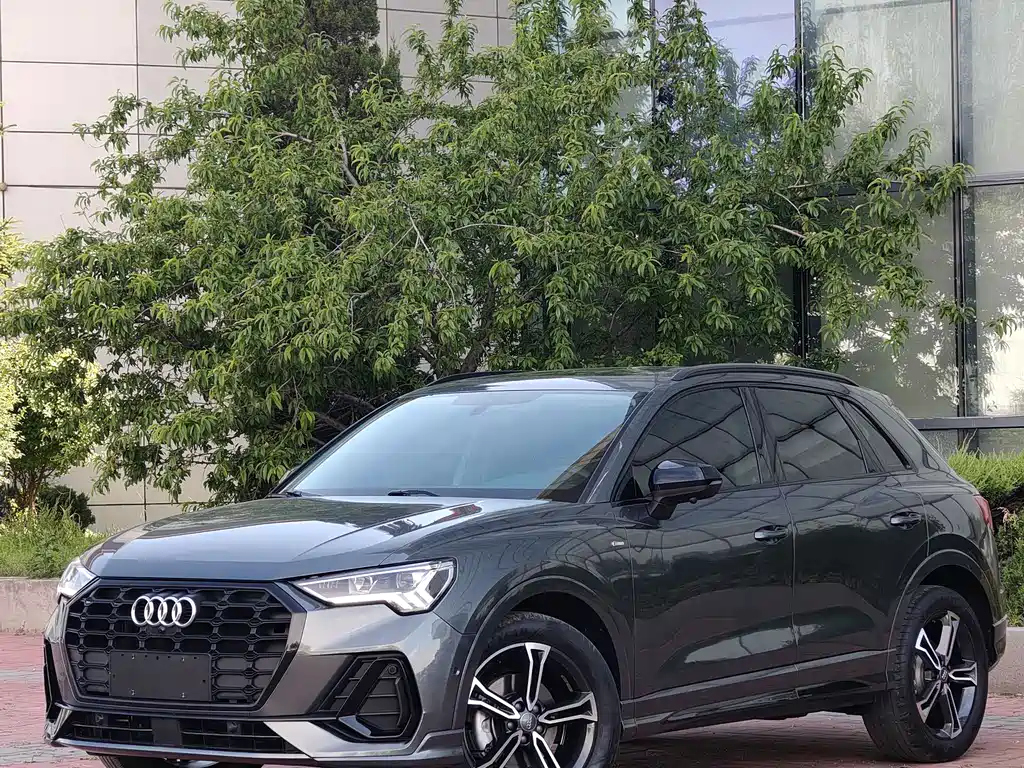 Audi Q3 2022 — фото 1