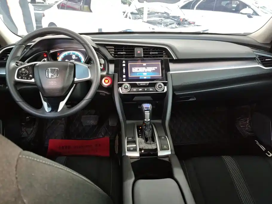 Honda Civic 2018 — фото 12