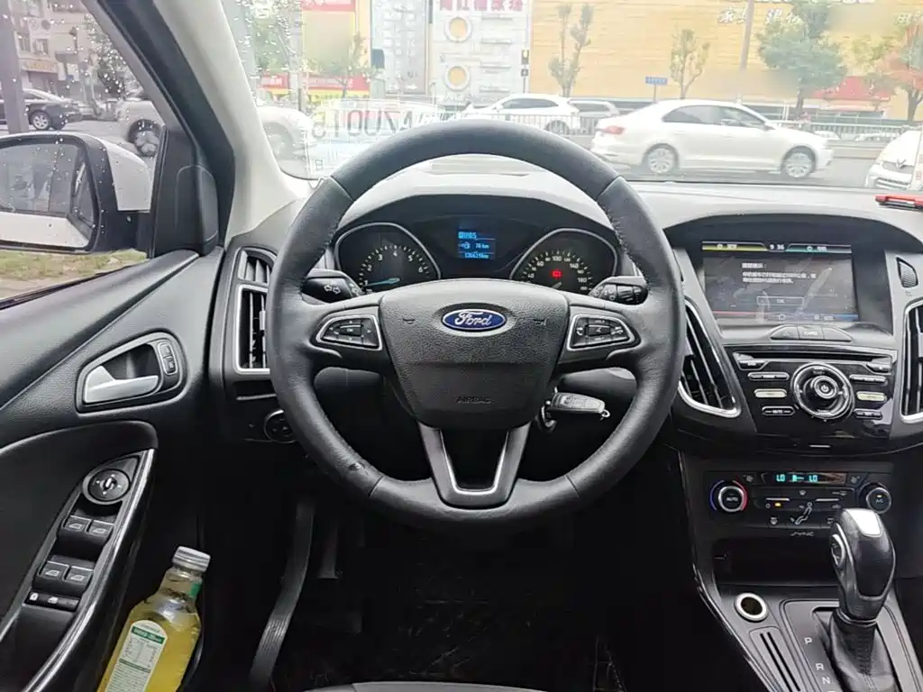 Ford Focus 2016 — фото 11