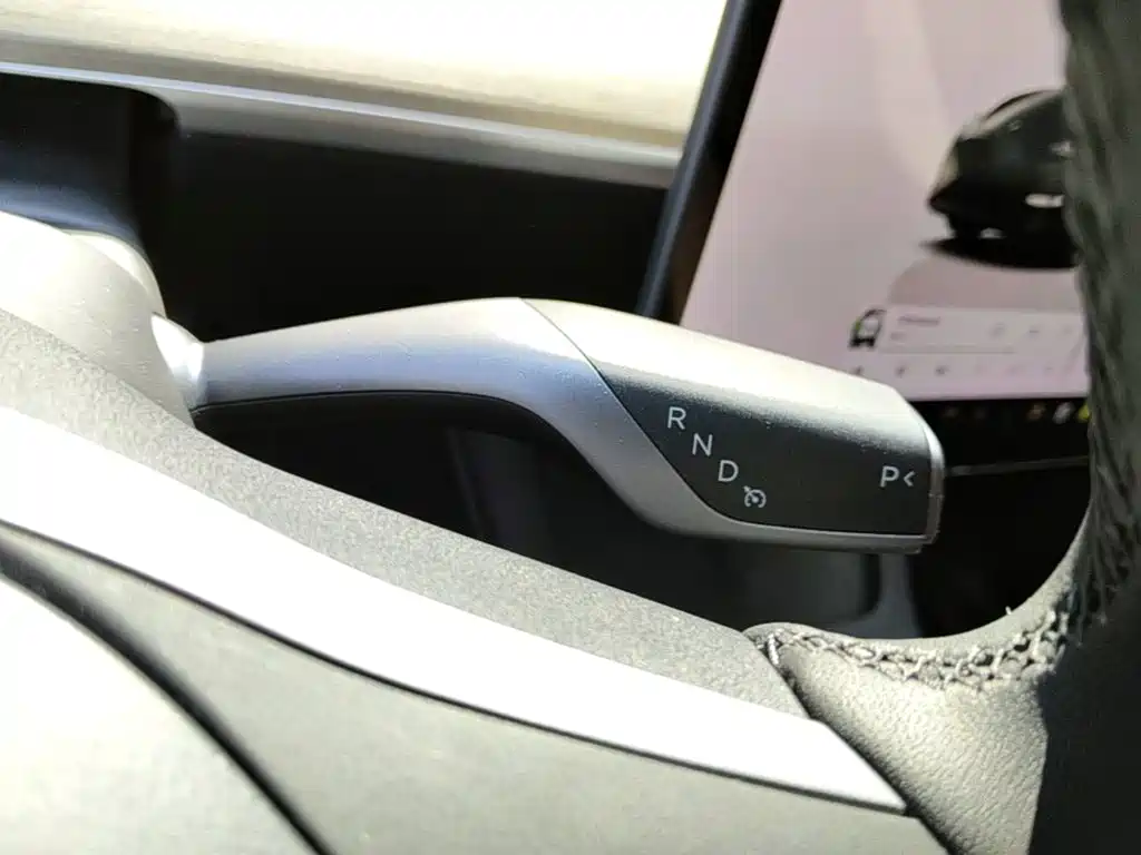 Tesla Model Y 2023 — фото 14