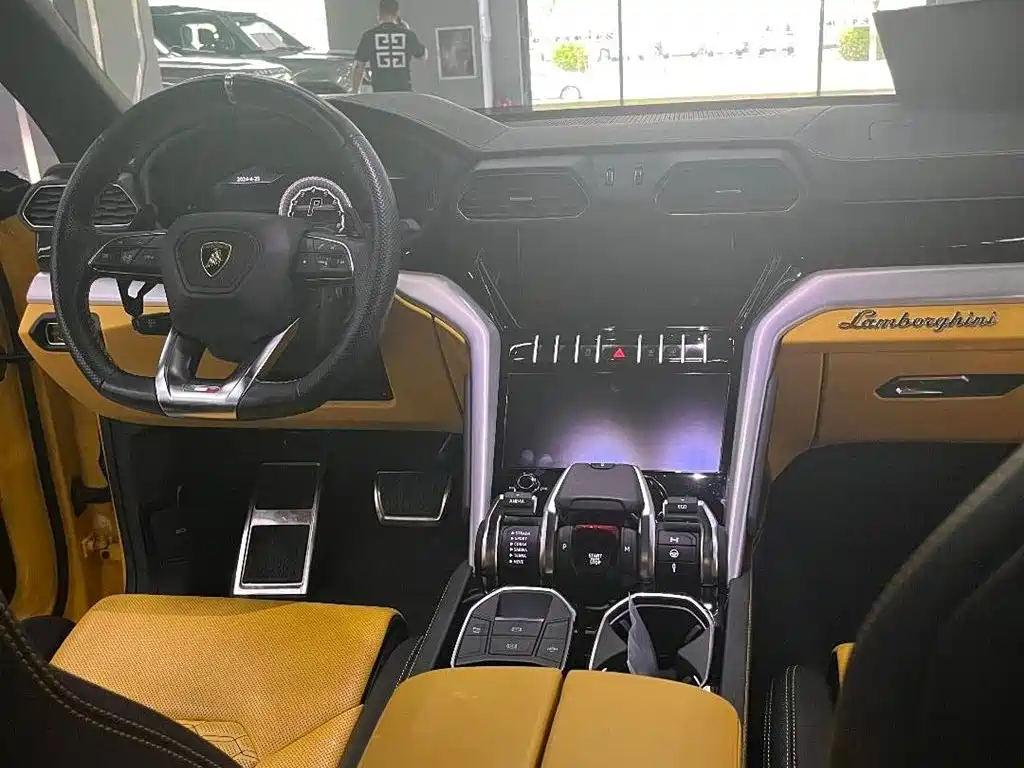 Lamborghini Urus 2019 — фото 10