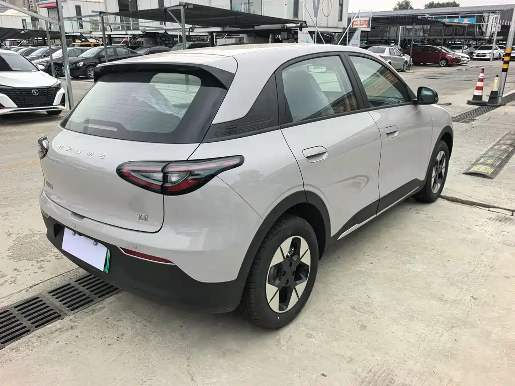 Geely Galaxy Starwish 2026 — фото 11