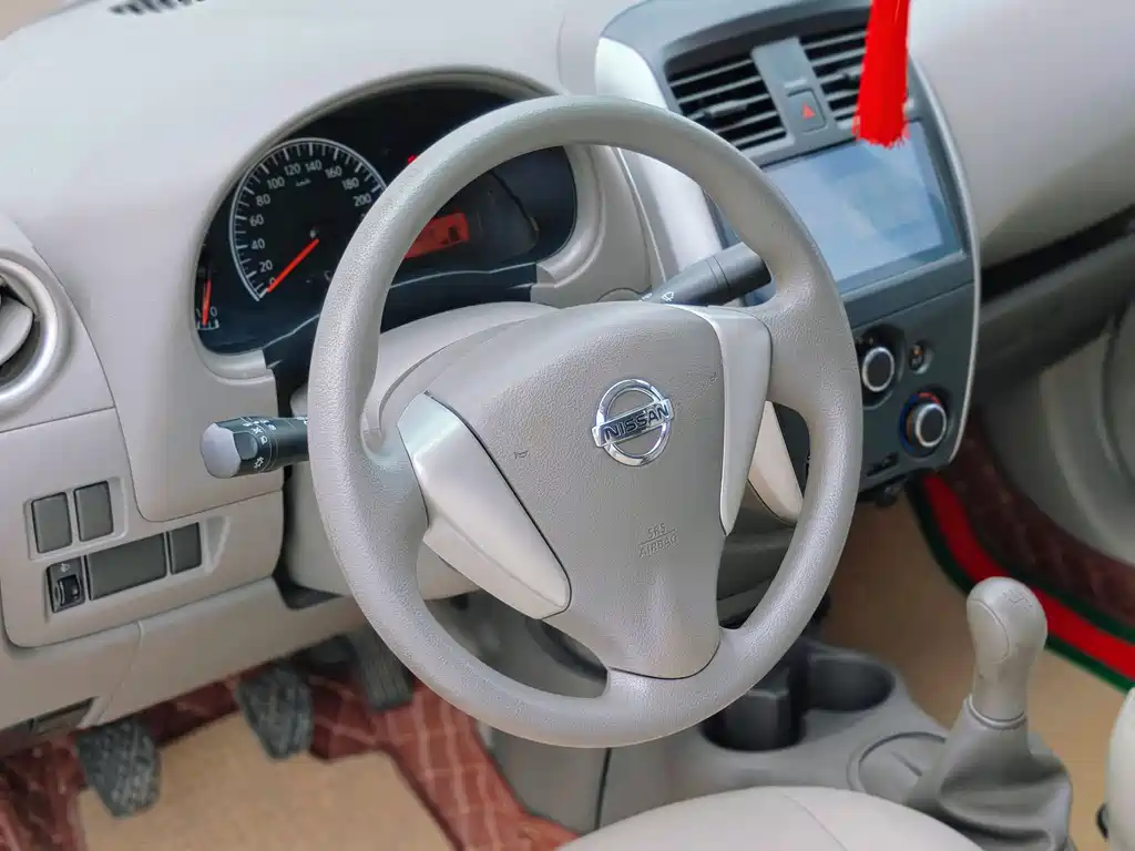 Nissan Sunny 2015 — фото 10