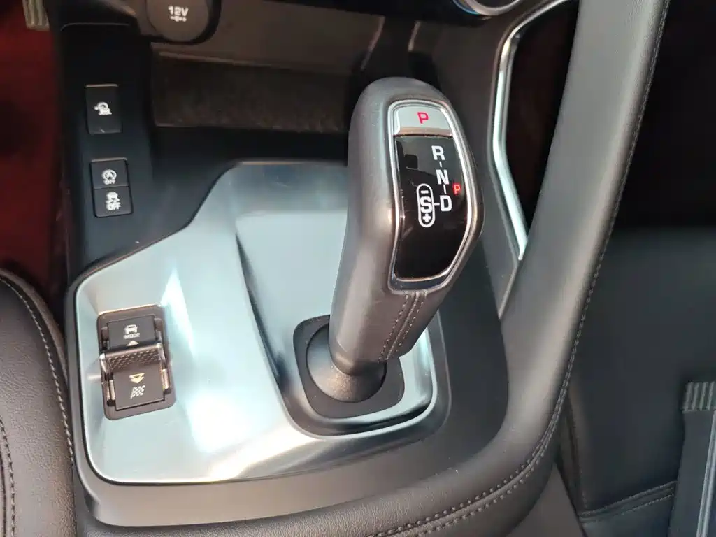 Jaguar E-PACE 2018 — фото 10