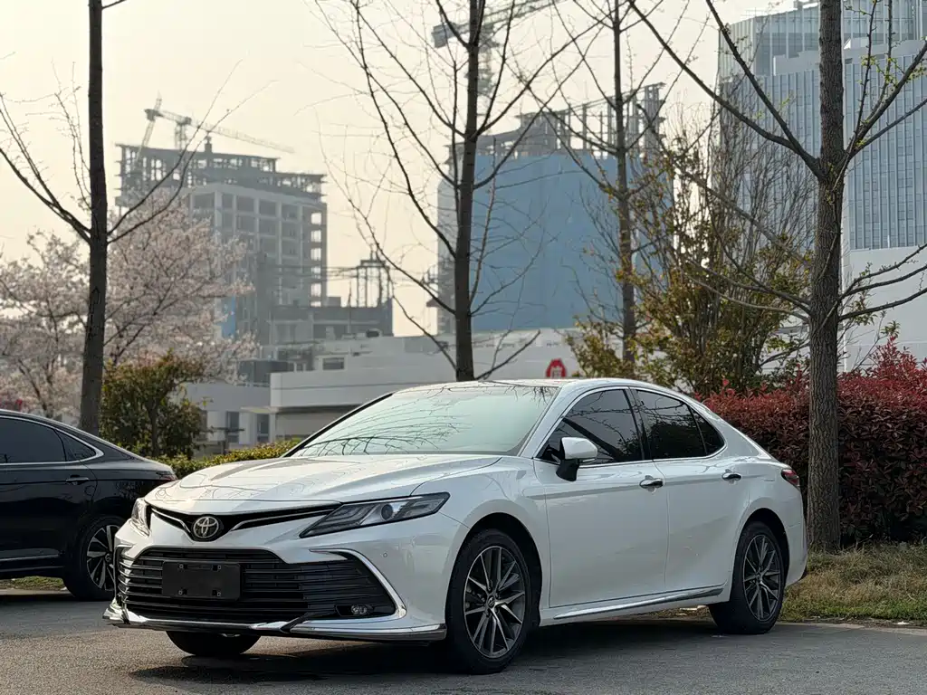 Toyota Camry 2026 — фото 1