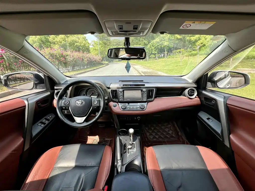 Toyota RAV4 2015 — фото 16