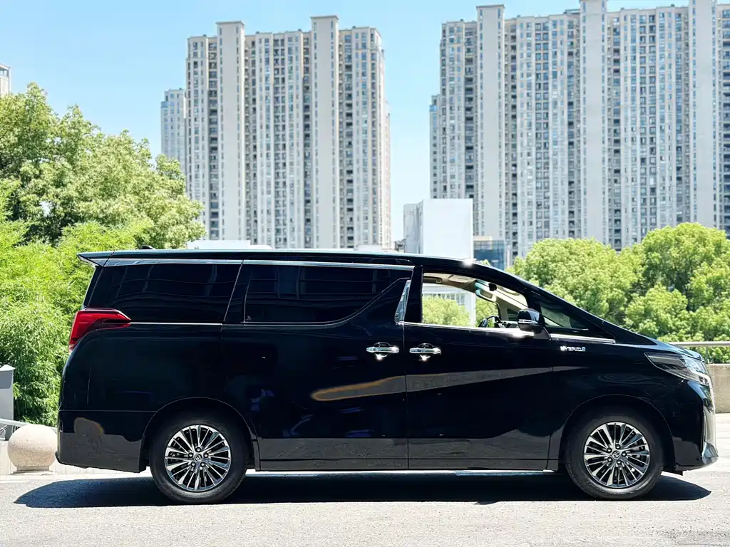 Toyota Alphard 2022 — фото 4