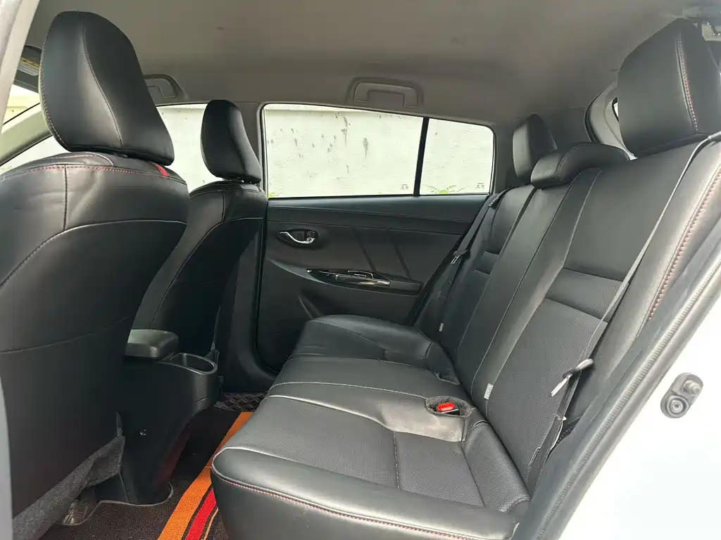 Toyota Yaris L 2023 — фото 6