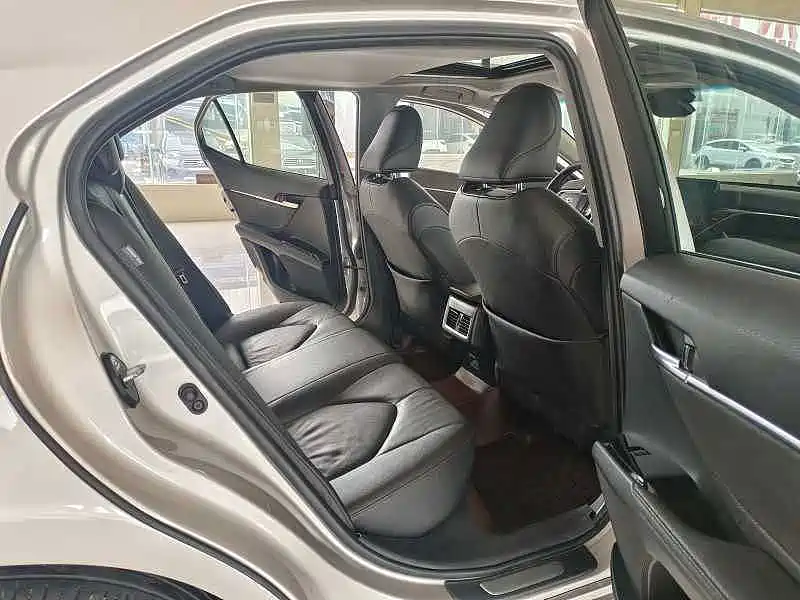 Toyota Camry 2021 — фото 18