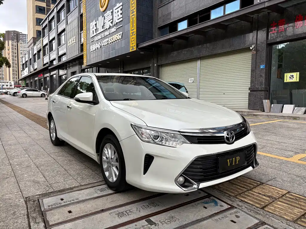 Toyota Camry 2017 — фото 3