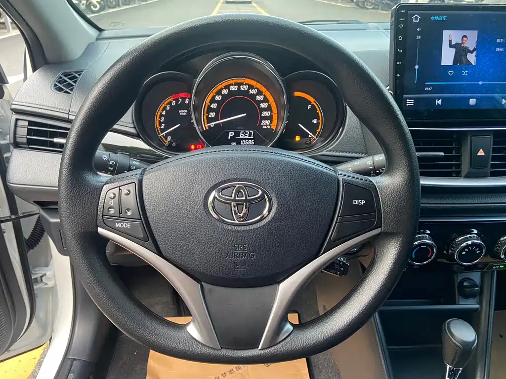 Toyota Yaris L 2023 — фото 15