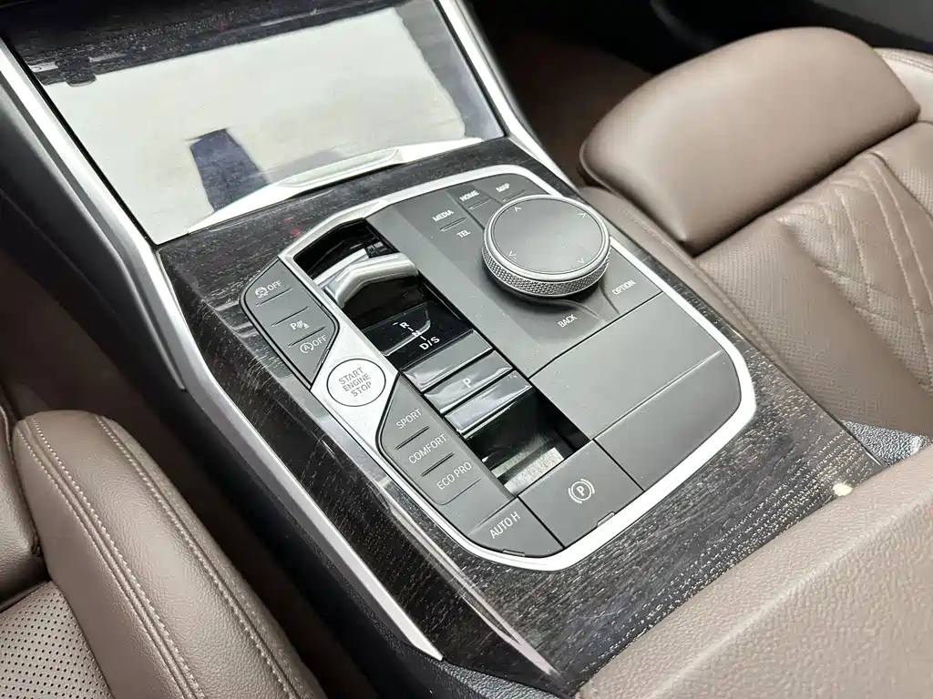 BMW 3 Series 2024 — фото 18