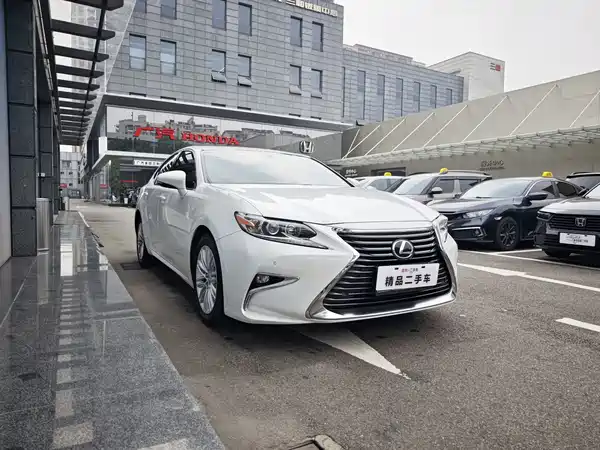 Lexus ES 2017