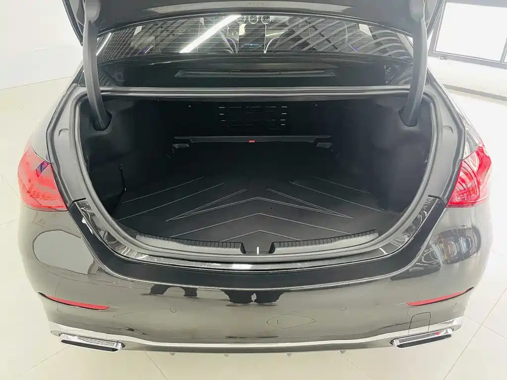 Mercedes-Benz C-Class 2025 — фото 16