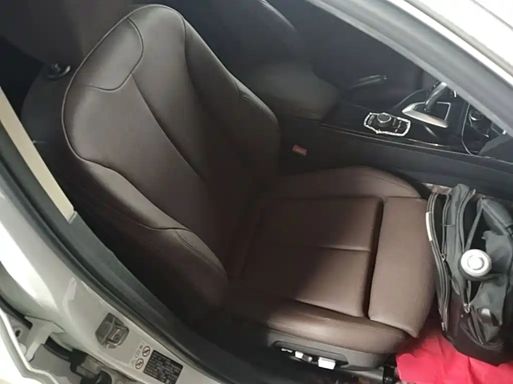 BMW 3 Series 2018 — фото 20