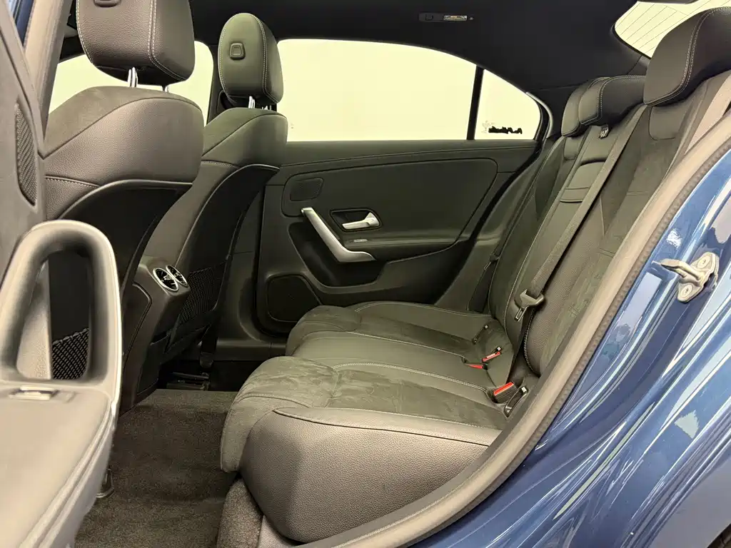 Mercedes-Benz A-Class 2019 — фото 13