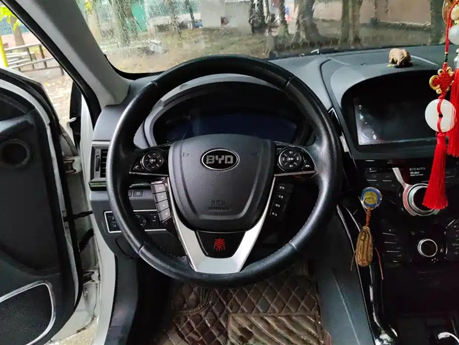 BYD Qin NEV 2016 — фото 15