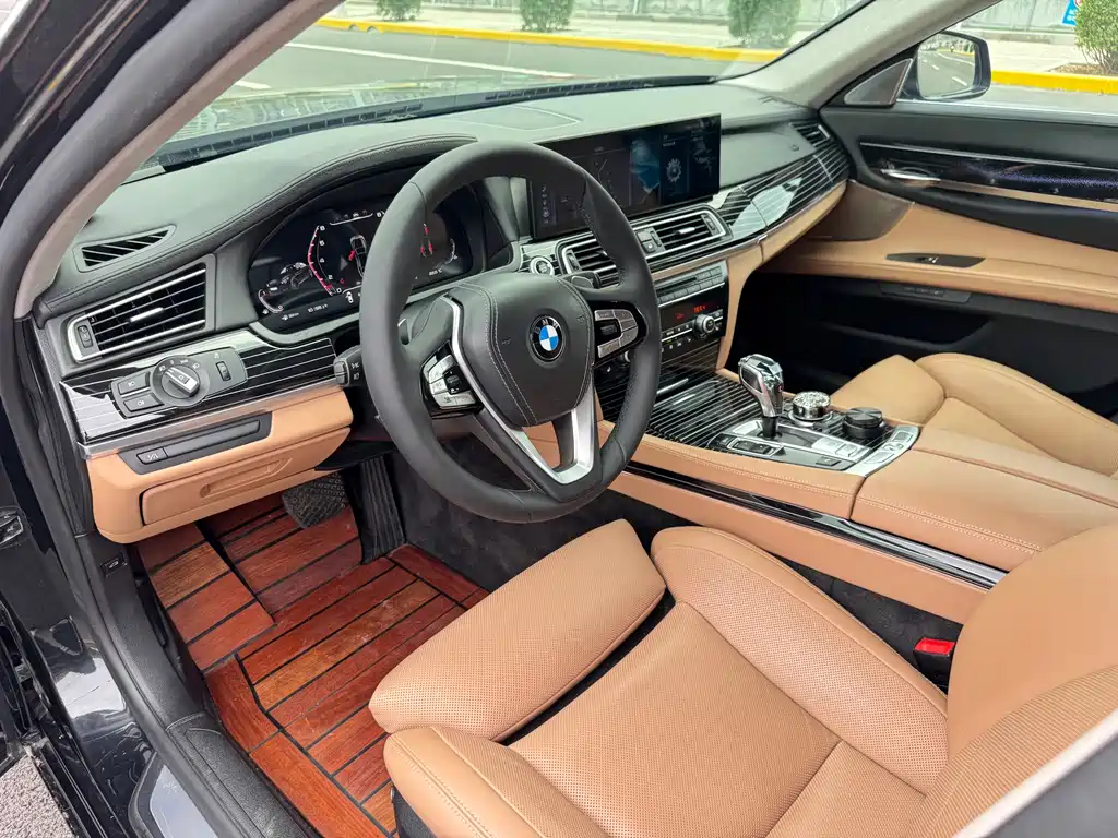 BMW 7 Series 2010 — фото 12
