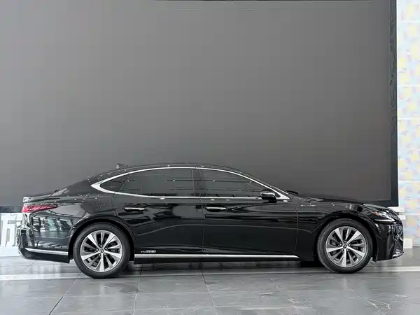 Lexus LS 2019