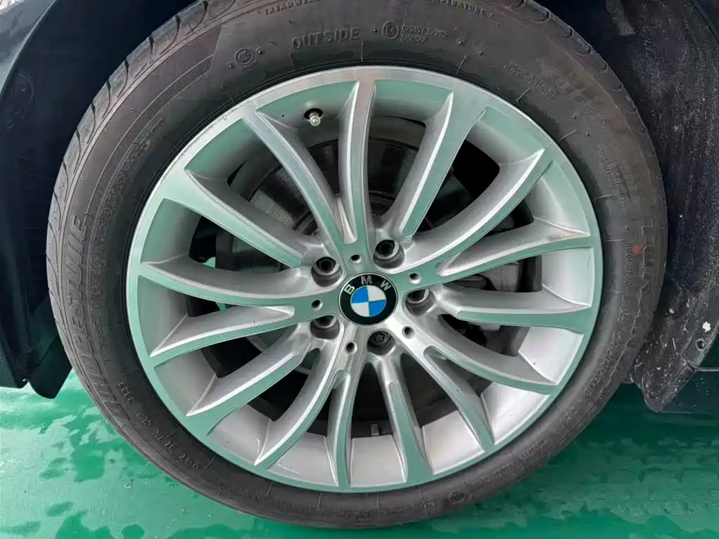 BMW 5 Series 2017 — фото 15