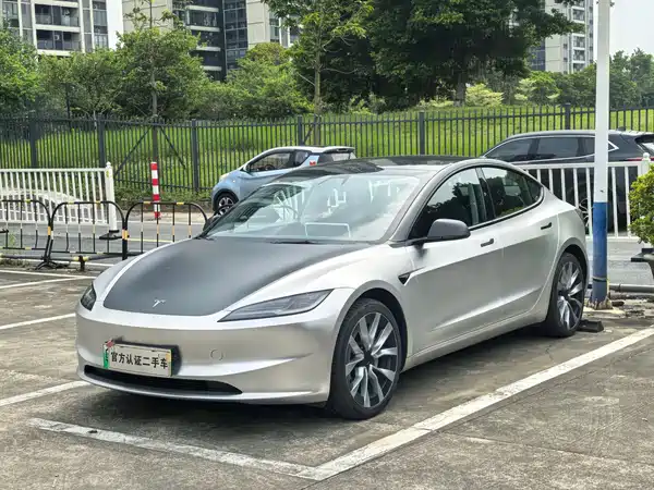 Tesla Model 3 2024