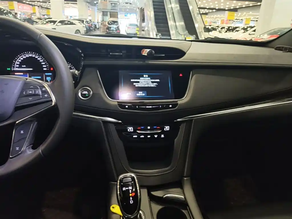 Cadillac XT5 2019 — фото 13