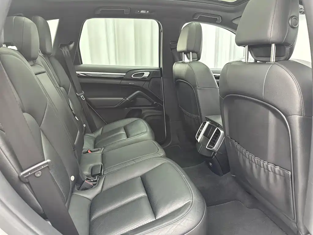 Porsche Cayenne 2015 — фото 31