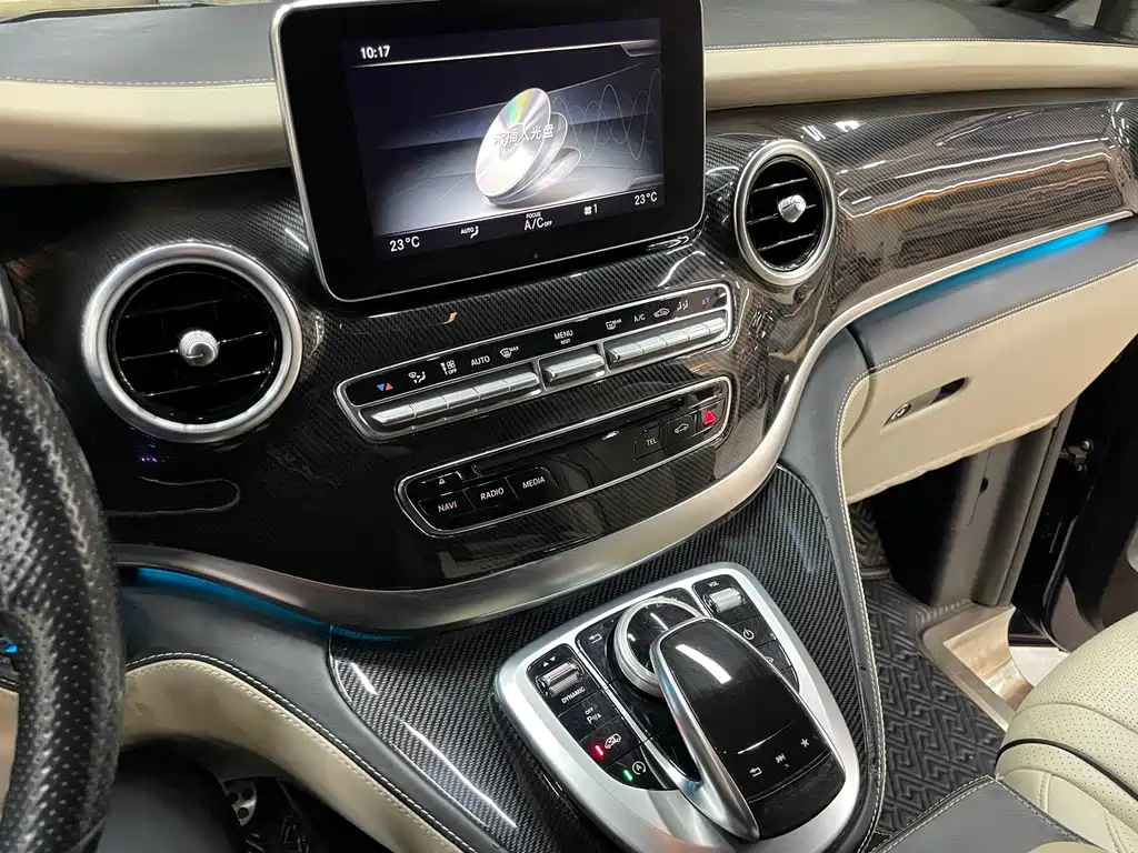 Mercedes-Benz V-Class 2019 — фото 21