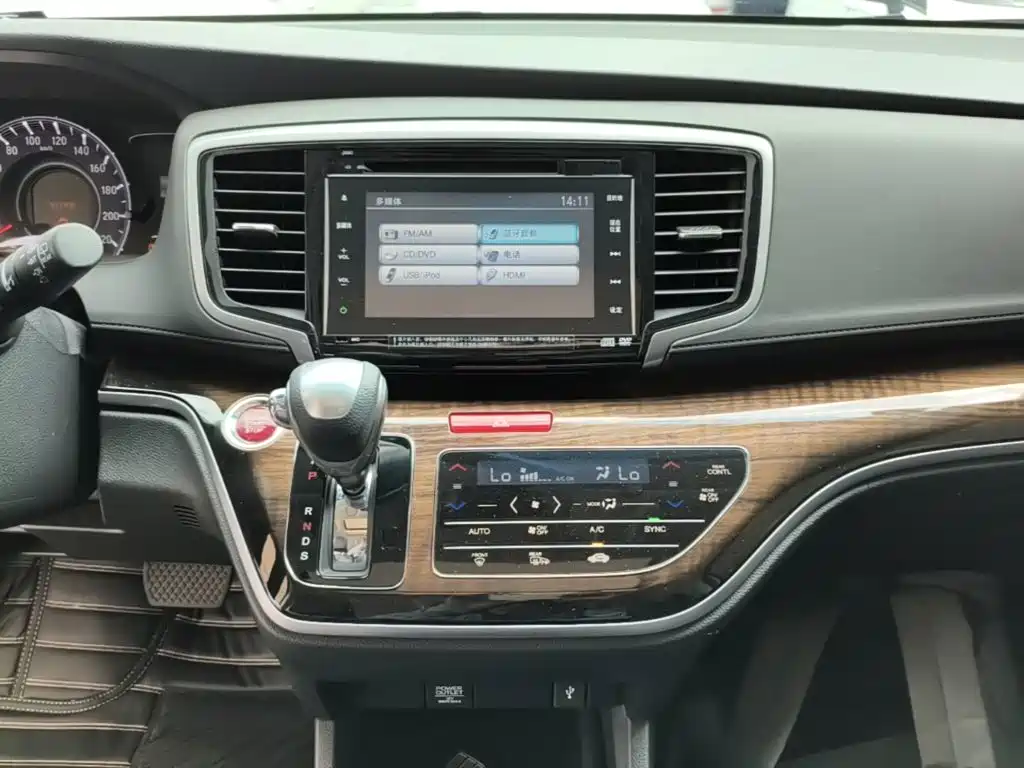 Honda Odyssey 2018 — фото 13