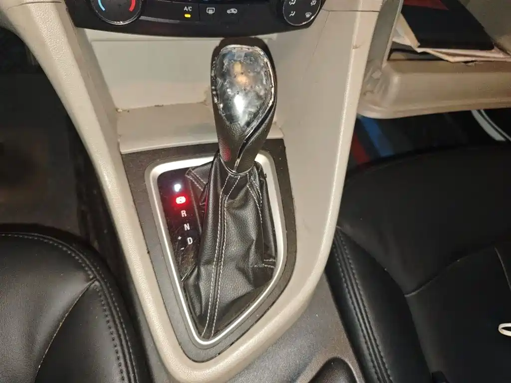 Buick Excelle 2015 — фото 7