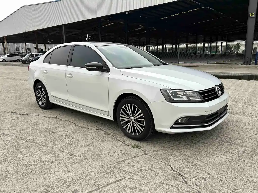 Volkswagen Sagitar 2016
