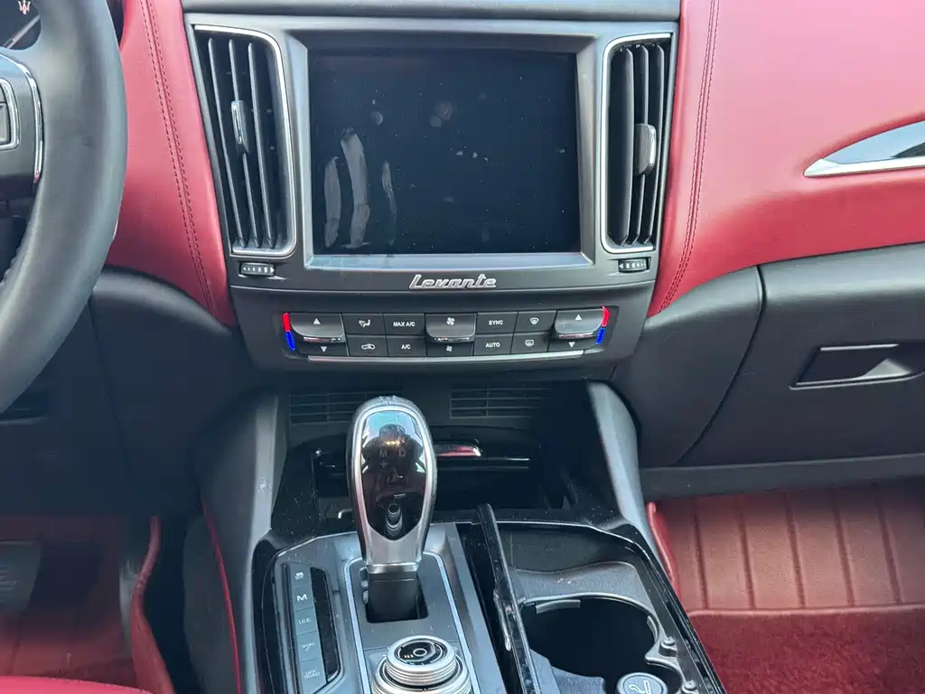 Maserati Levante 2018 — фото 14