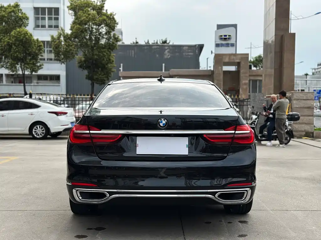 BMW 7 Series 2017 — фото 5