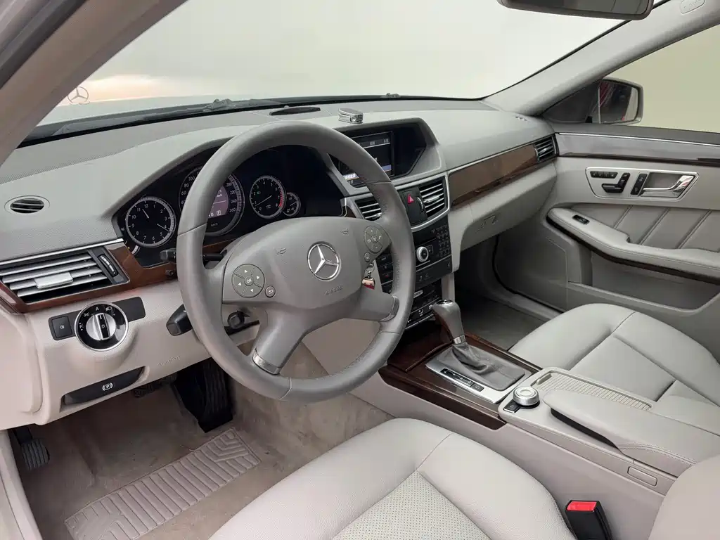 Mercedes-Benz C-Class 2010 — фото 12