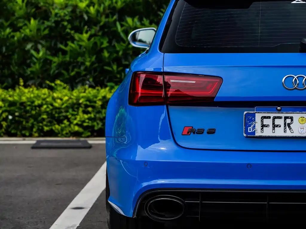 Audi RS 6 2019 — фото 26