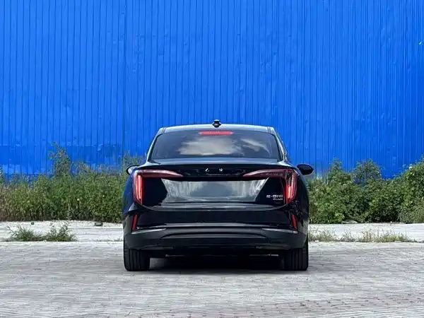 Hongqi E-QM5 2023