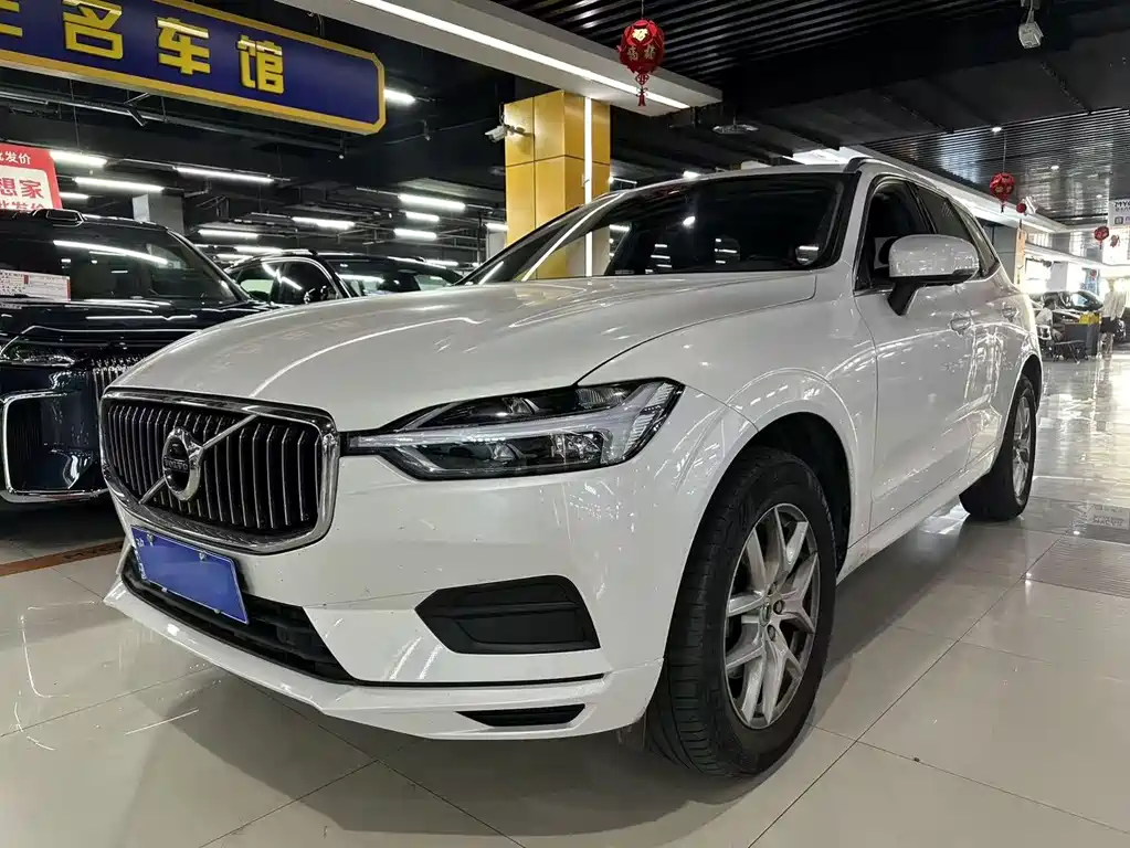Volvo XC60 2019 — фото 1