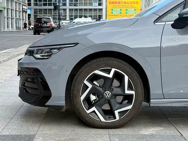 Volkswagen Golf 2025